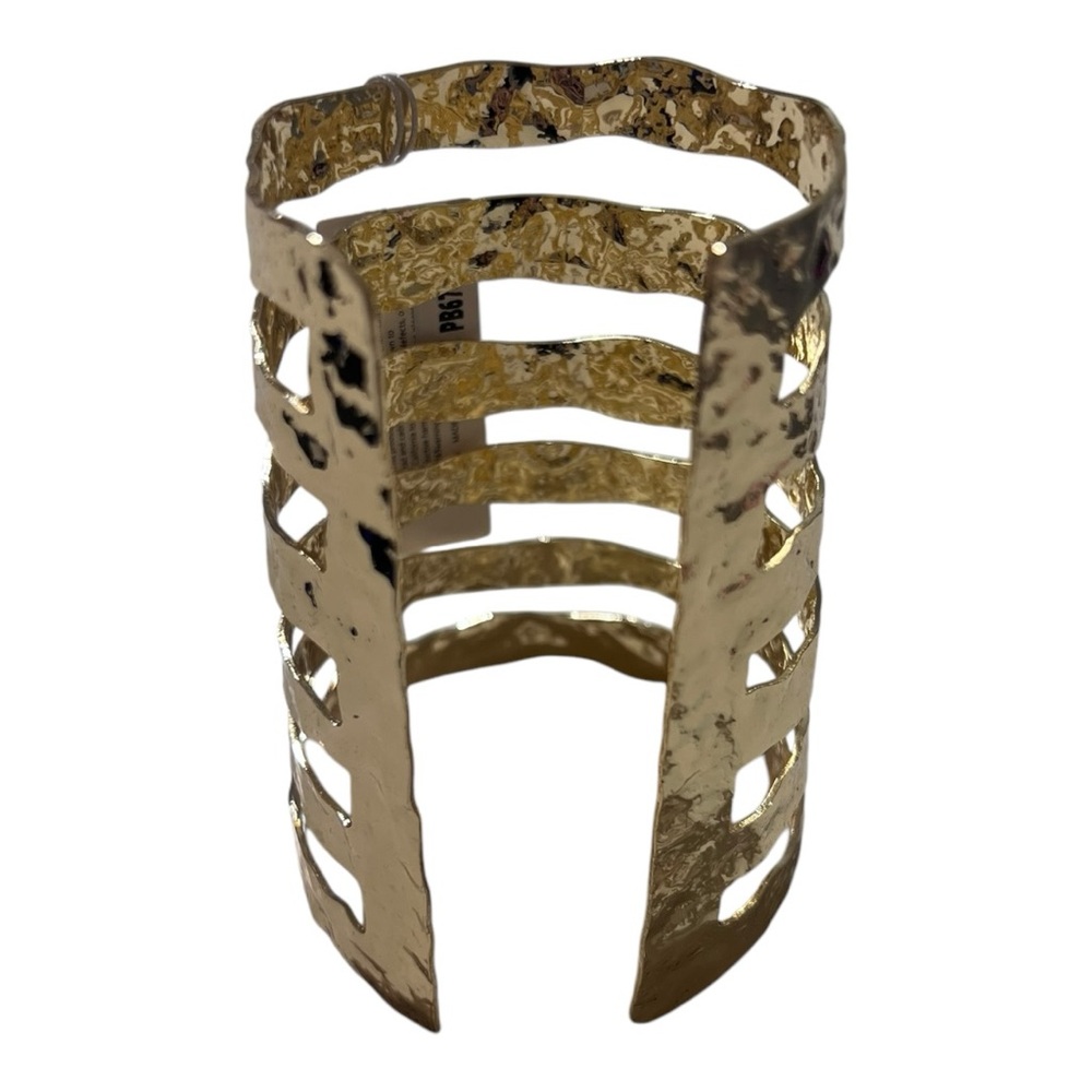 🛍️3/$20🛍️ Gold Cage Design Bracelet with Textured Finish